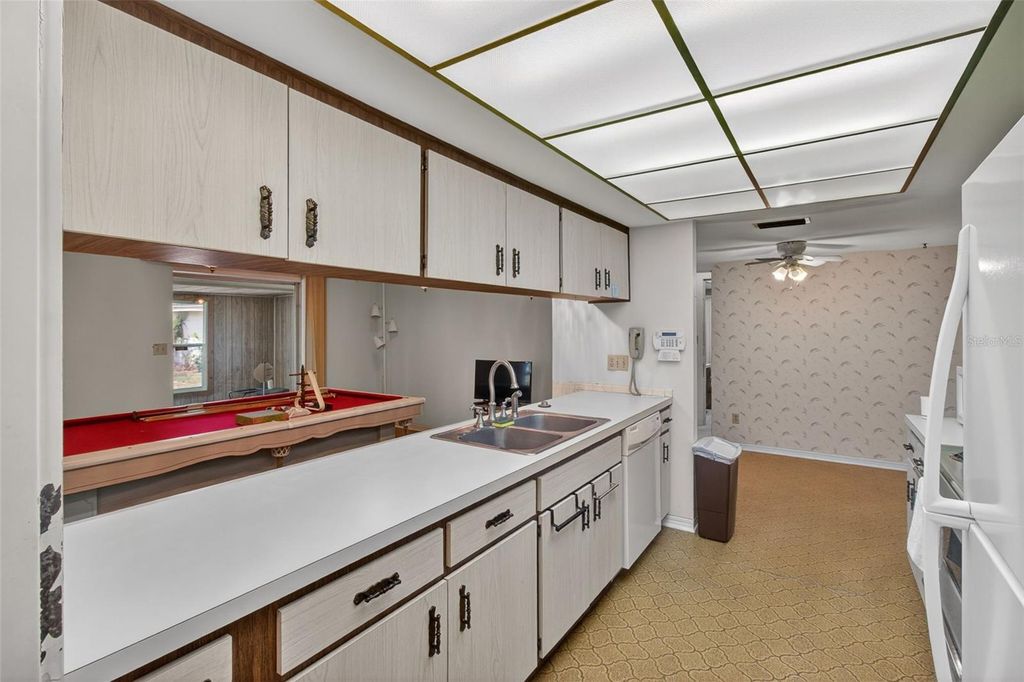 Image 18 of property listing at 13222 98TH AVENUE, Seminole, FL 33776