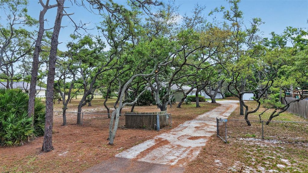 Image 3 of property listing at 13222 98TH AVENUE, Seminole, FL 33776