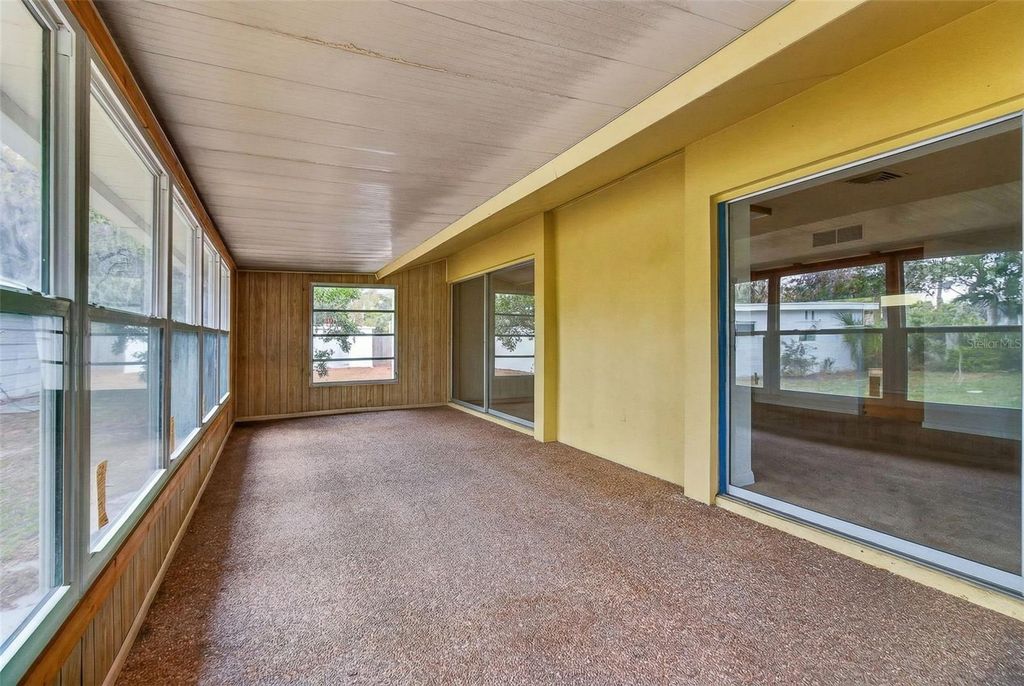 Image 22 of property listing at 13222 98TH AVENUE, Seminole, FL 33776