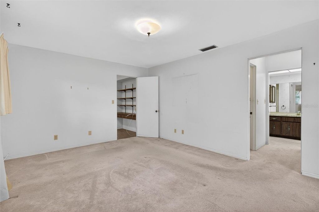 Image 23 of property listing at 13222 98TH AVENUE, Seminole, FL 33776