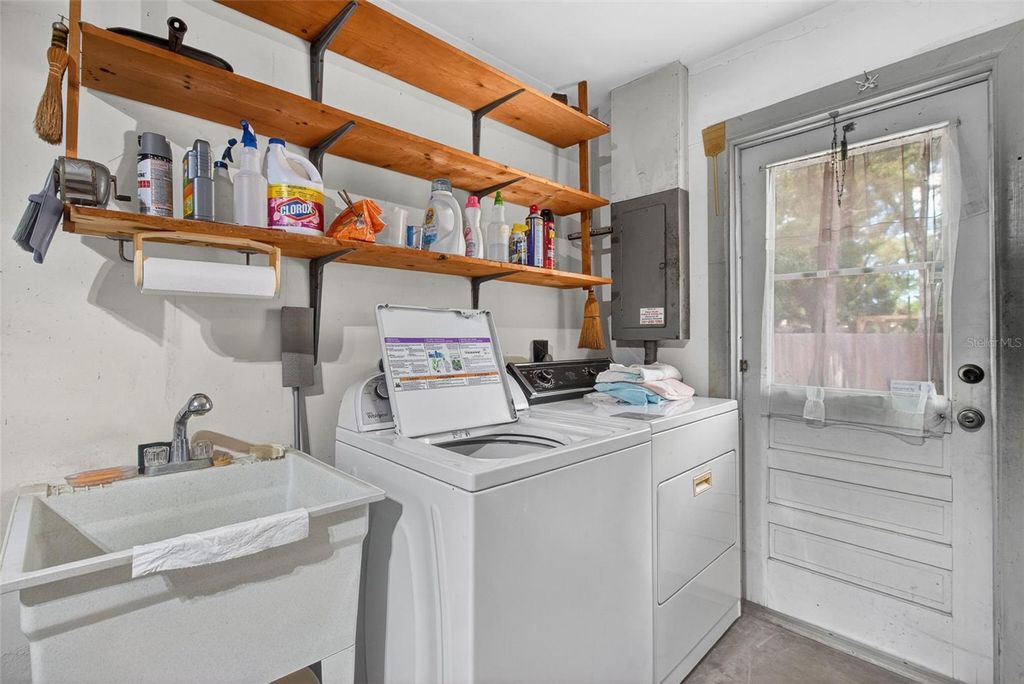 Image 30 of property listing at 13222 98TH AVENUE, Seminole, FL 33776