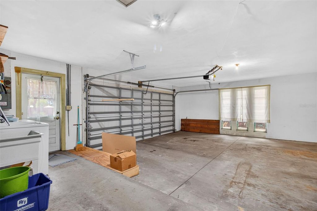 Image 32 of property listing at 13222 98TH AVENUE, Seminole, FL 33776