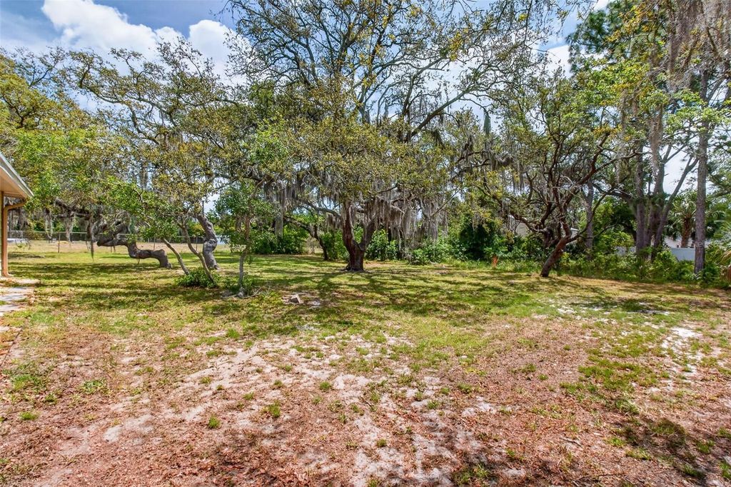 Image 35 of property listing at 13222 98TH AVENUE, Seminole, FL 33776