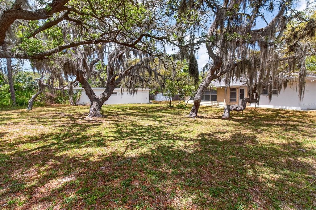 Image 36 of property listing at 13222 98TH AVENUE, Seminole, FL 33776