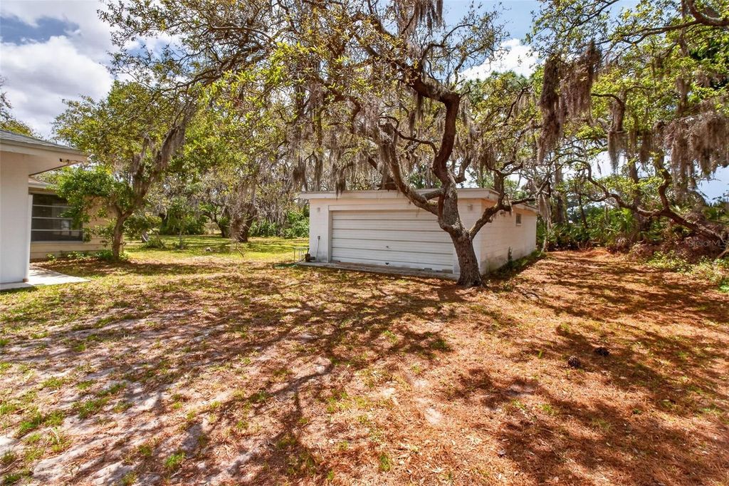 Image 37 of property listing at 13222 98TH AVENUE, Seminole, FL 33776