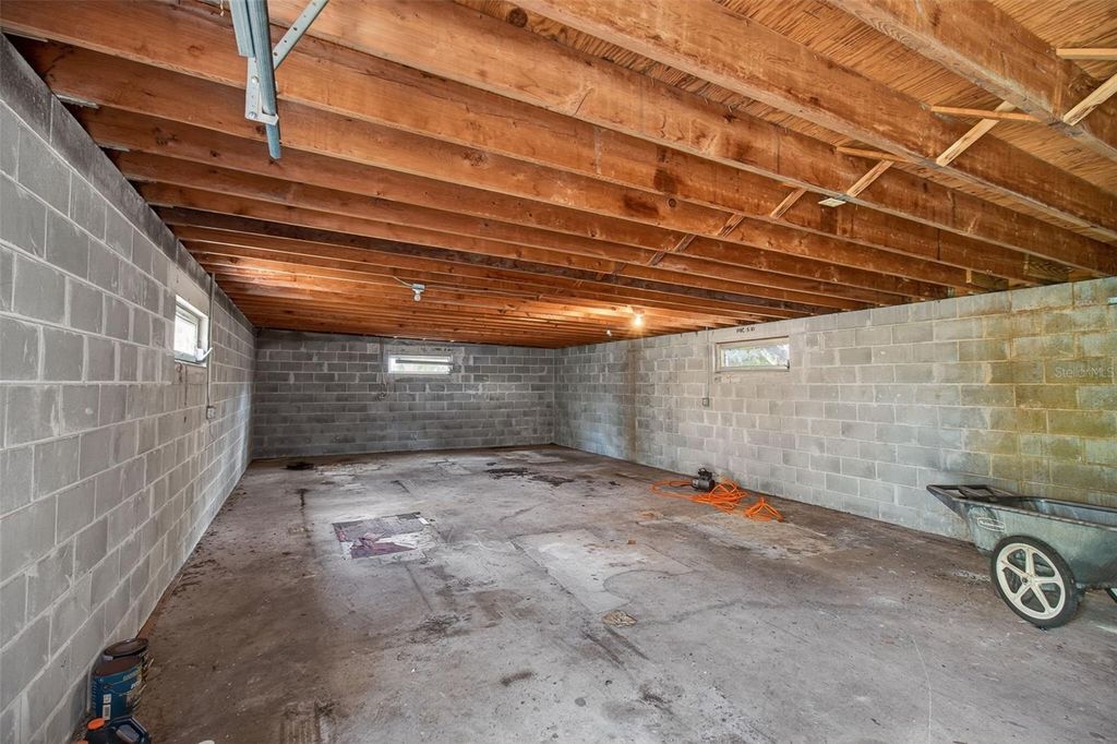 Image 38 of property listing at 13222 98TH AVENUE, Seminole, FL 33776