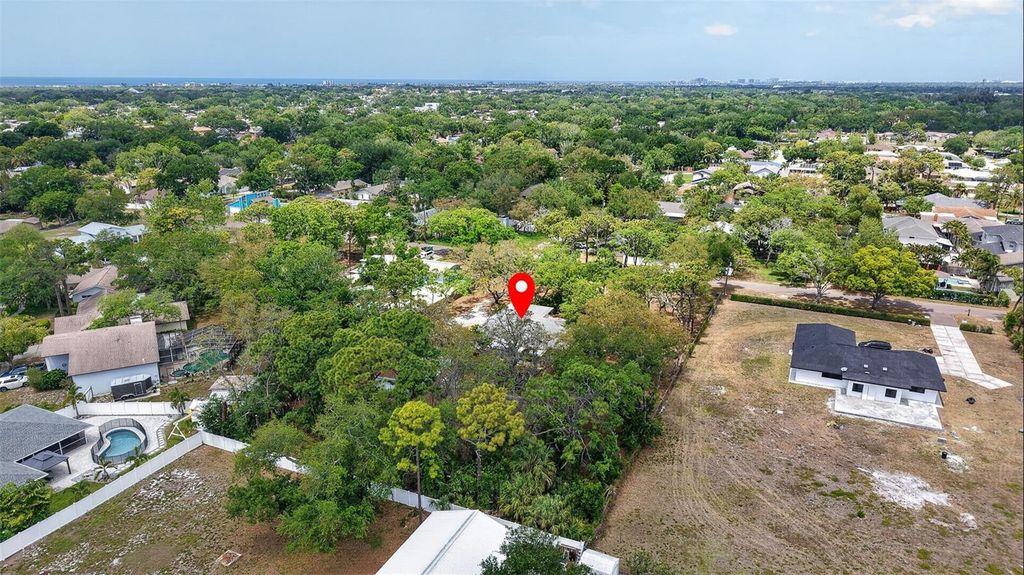 Image 40 of property listing at 13222 98TH AVENUE, Seminole, FL 33776