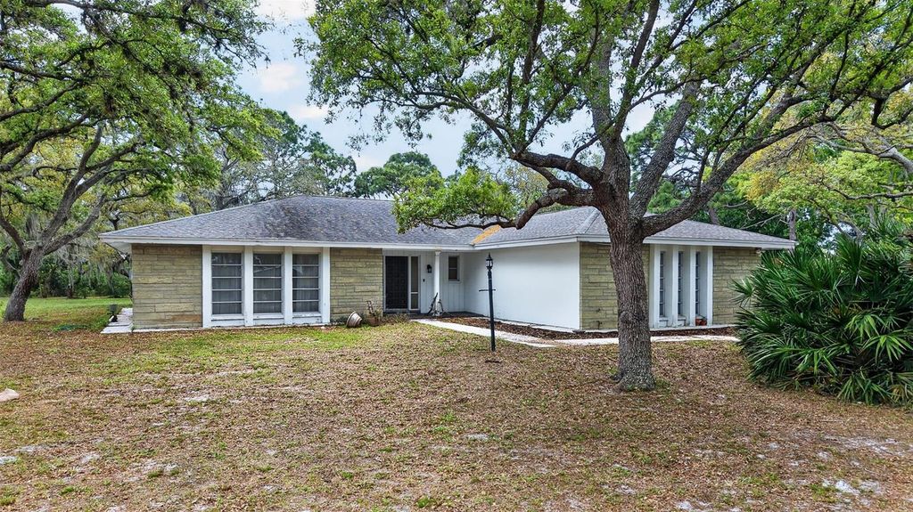 Image 5 of property listing at 13222 98TH AVENUE, Seminole, FL 33776