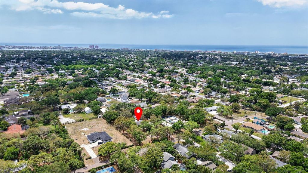 Image 41 of property listing at 13222 98TH AVENUE, Seminole, FL 33776