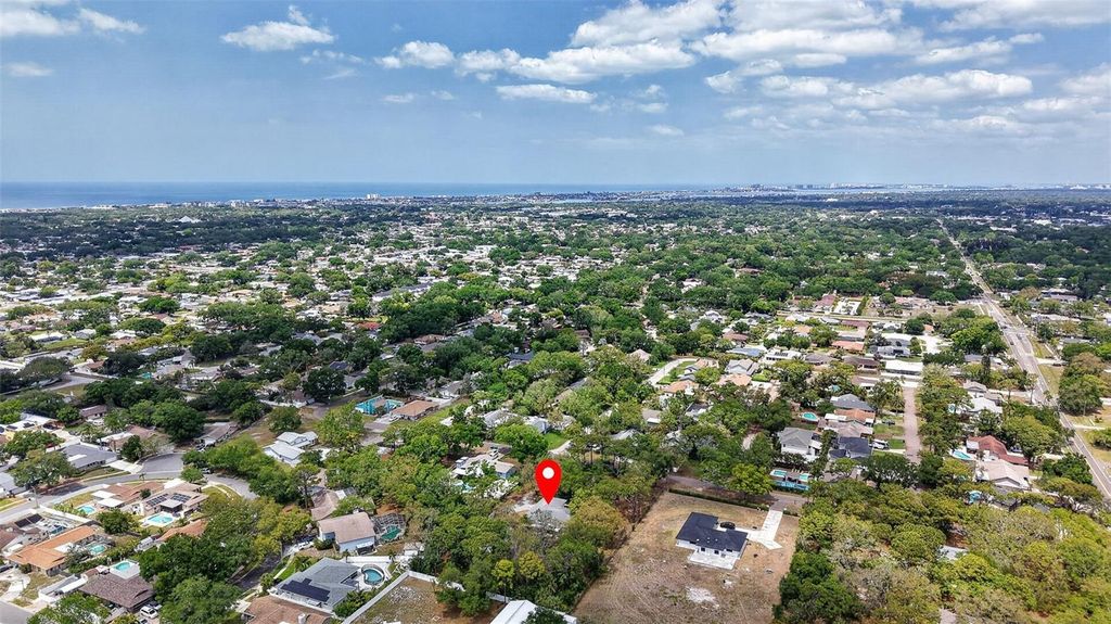 Image 42 of property listing at 13222 98TH AVENUE, Seminole, FL 33776