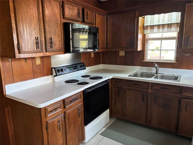 105 Still Harbor Circle, Tool, TX 75143