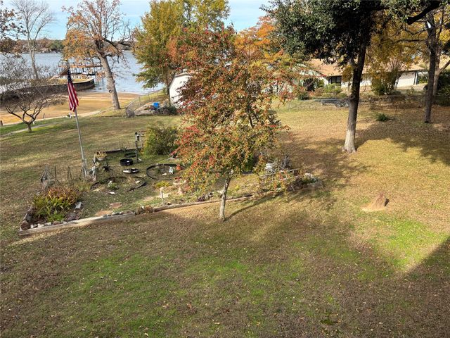 105 Still Harbor Circle, Tool, TX 75143
