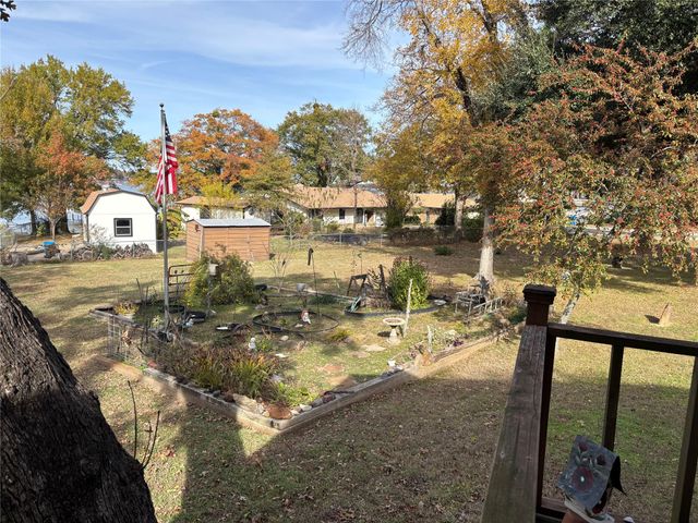 105 Still Harbor Circle, Tool, TX 75143