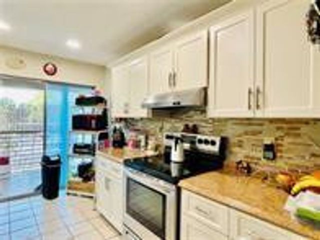 2800 Riverside Drive 203, Coral Springs, FL 33065