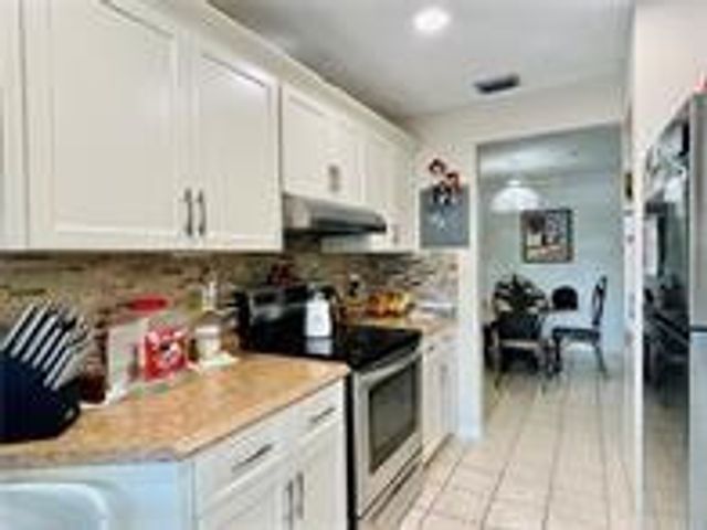 2800 Riverside Drive 203, Coral Springs, FL 33065