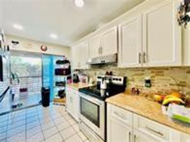2800 Riverside Drive 203, Coral Springs, FL 33065