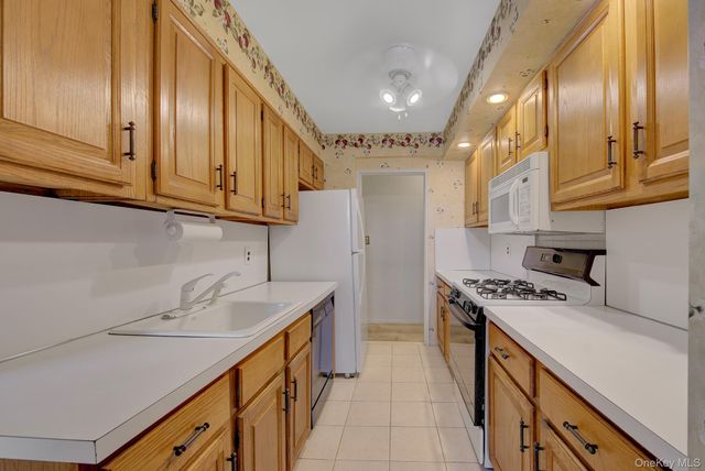 54-44 Little Neck Parkway 5U, Little Neck, NY 11362