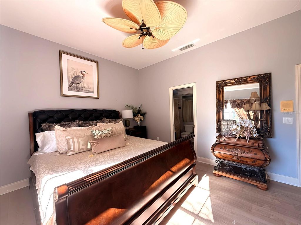 Image 11 of property listing at 405 WELLINGTON COURT, Venice, FL 34292