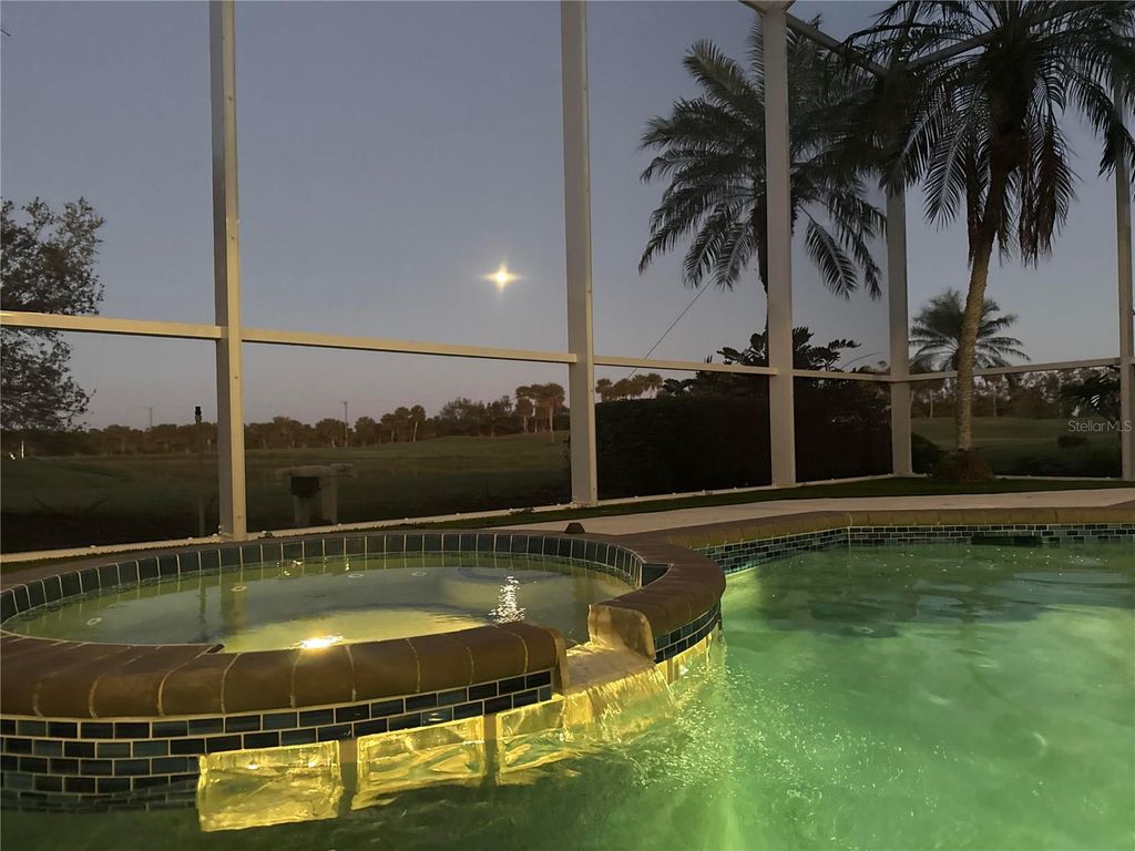 Image 30 of property listing at 405 WELLINGTON COURT, Venice, FL 34292