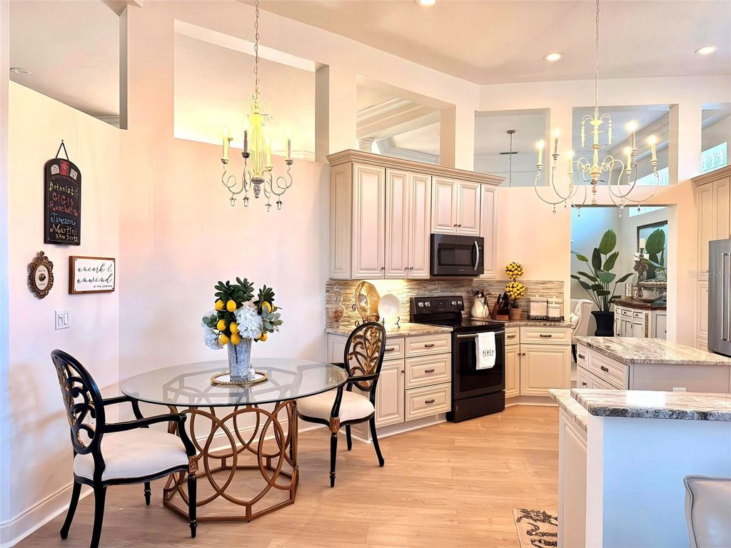 Image 4 of property listing at 405 WELLINGTON COURT, Venice, FL 34292