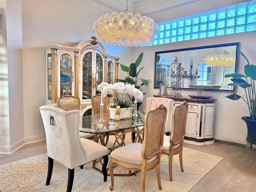 Image 9 of property listing at 405 WELLINGTON COURT, Venice, FL 34292