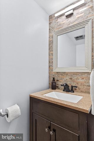 8495 KITCHENER DR, Springfield, VA 22153