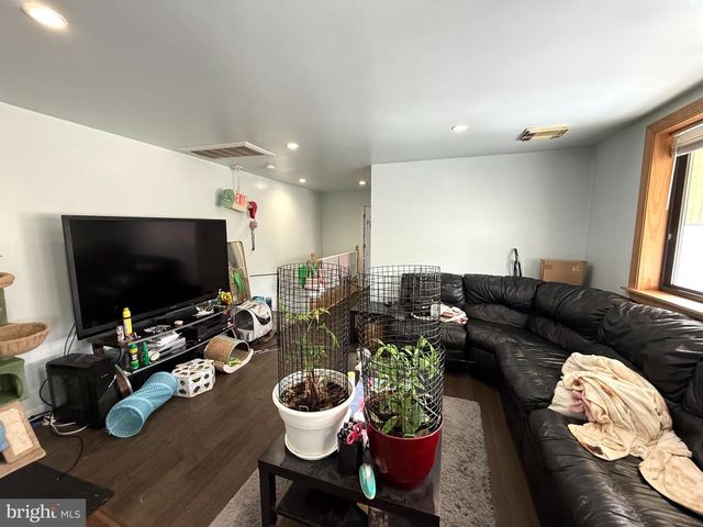 2555 S JESSUP ST, Philadelphia, PA 19148