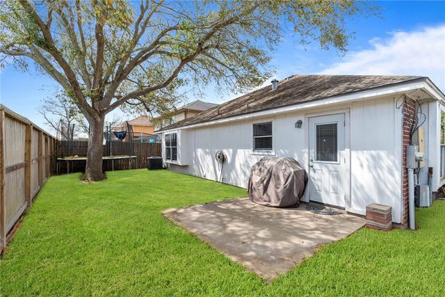7906 Wolf Dr, Corpus Christi, TX 78414