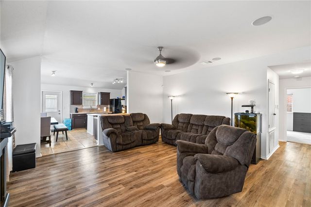 7906 Wolf Dr, Corpus Christi, TX 78414