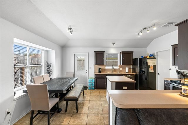 7906 Wolf Dr, Corpus Christi, TX 78414