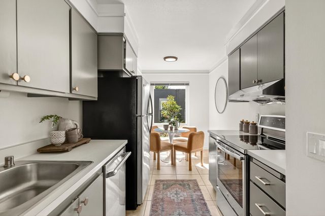 5335 Broadway Ter 301, Oakland, CA 94618