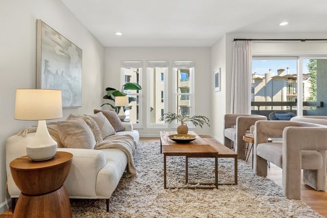 5335 Broadway Ter 301, Oakland, CA 94618