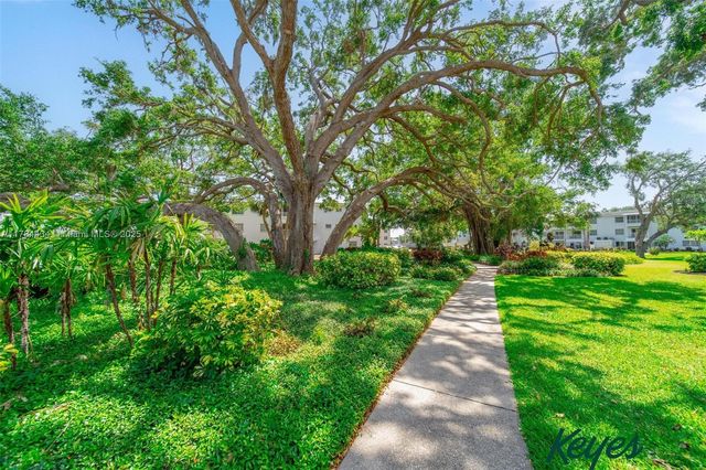 2113 Canal B2, Bradenton, FL 34207