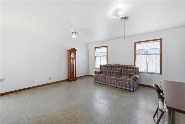 1709 Robin Avenue, Orange, TX 77632