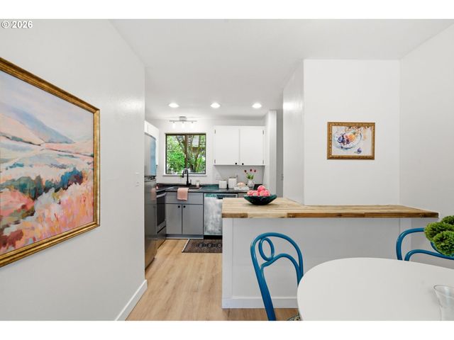 358 CERVANTES Cir, Lake Oswego, OR 97035