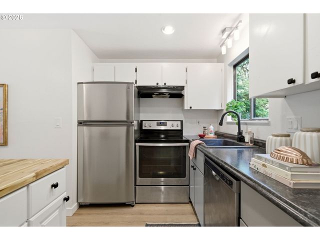 358 CERVANTES Cir, Lake Oswego, OR 97035