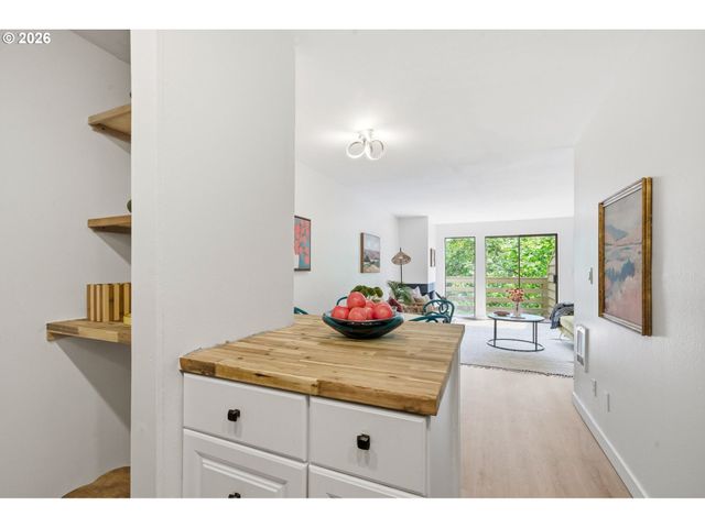 358 CERVANTES Cir, Lake Oswego, OR 97035