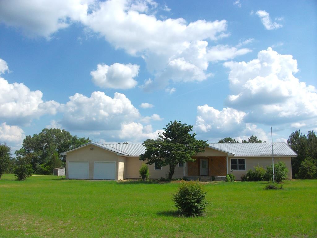 66 Pine Knot Farms Road, Box Springs, GA 31801