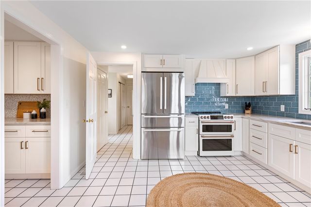 116 Gideon Lawton Lane, Portsmouth, RI 02871
