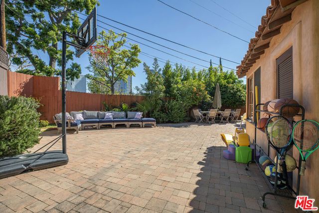 10365 Holman Avenue, Los Angeles, CA 90024