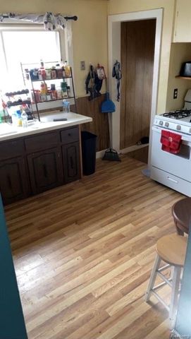 147 Charles Street, River Rouge, MI 48218