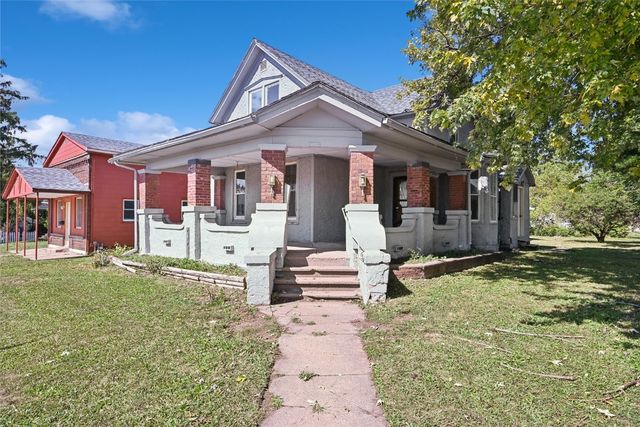 1424 11th Street SW, Cedar Rapids, IA 52404