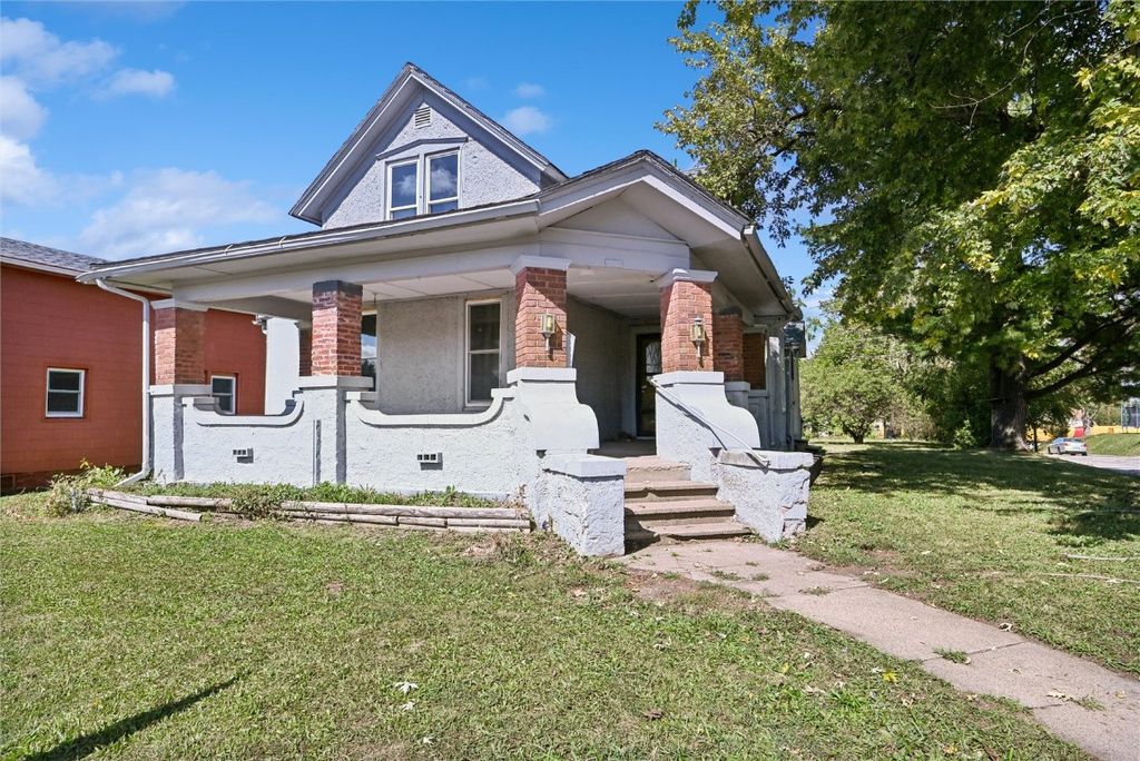 1424 11th Street SW, Cedar Rapids, IA 52404