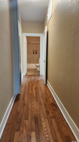 801 W Hollywood Ave, San Antonio, TX 78212