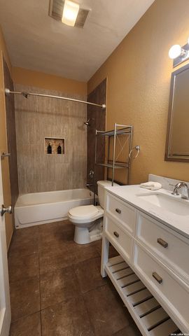 801 W Hollywood Ave, San Antonio, TX 78212