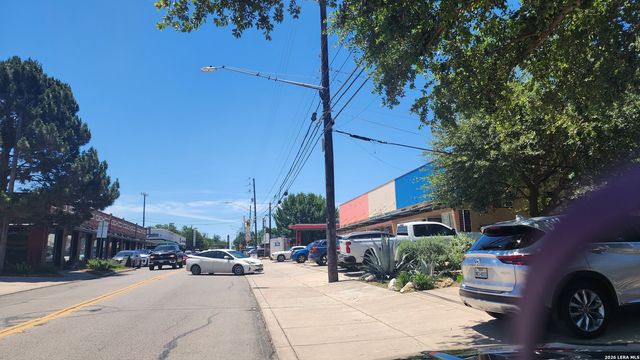 801 W Hollywood Ave, San Antonio, TX 78212
