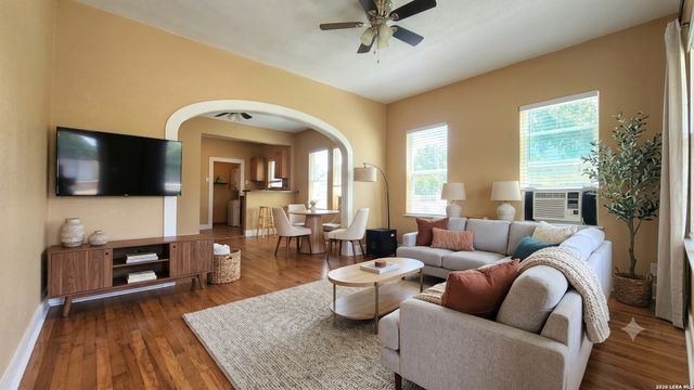 801 W Hollywood Ave, San Antonio, TX 78212