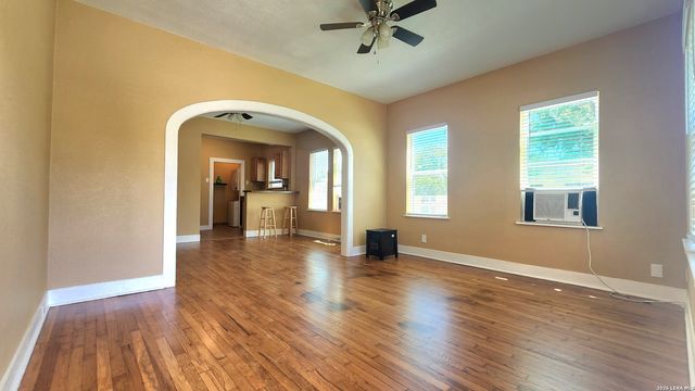 801 W Hollywood Ave, San Antonio, TX 78212