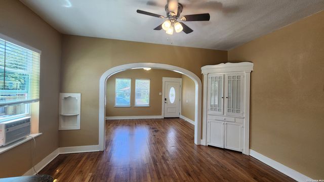 801 W Hollywood Ave, San Antonio, TX 78212