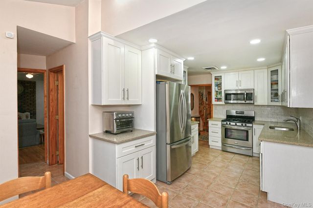 5 Trudy Court, Huntington Station, NY 11746